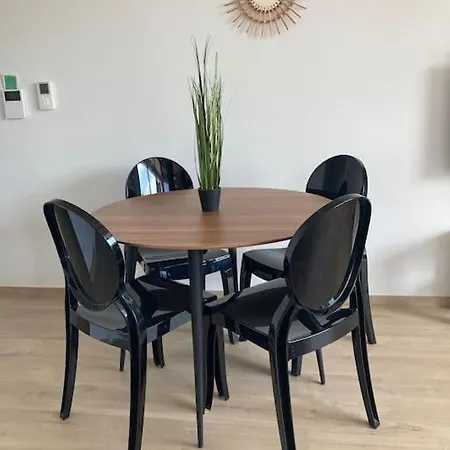 F2 Neuf Cosy Et Elegant Avec Terrasse, Parking, Wifi *