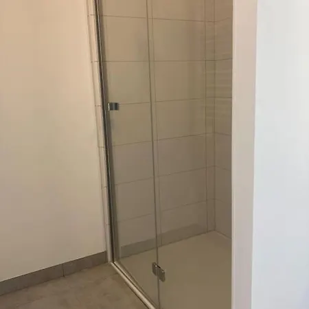 F2 Neuf Cosy Et Elegant Avec Terrasse, Parking, Wifi