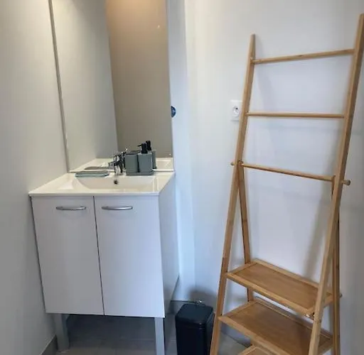 Appartement F2 Neuf Cosy Et Elegant Avec Terrasse, Parking, Wifi *