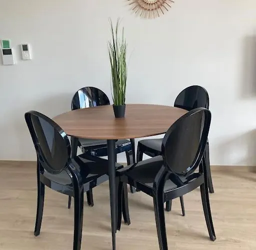 F2 Neuf Cosy Et Elegant Avec Terrasse, Parking, Wifi *